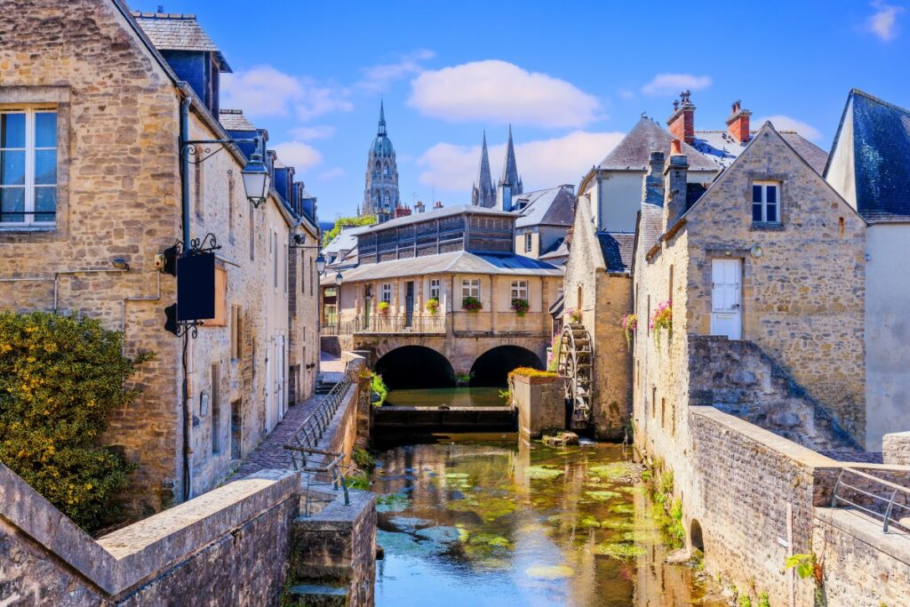 Découvrez Bayeux, à 45 minutes en voiture de la bulle