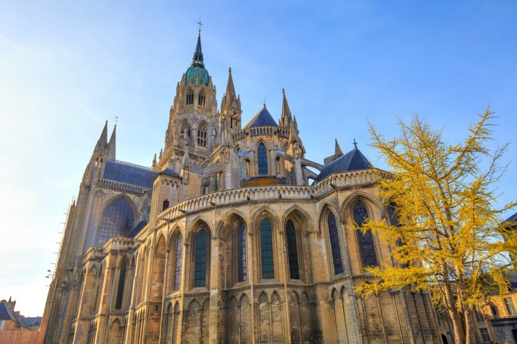 Découvrez Bayeux, à 45 minutes en voiture de la bulle