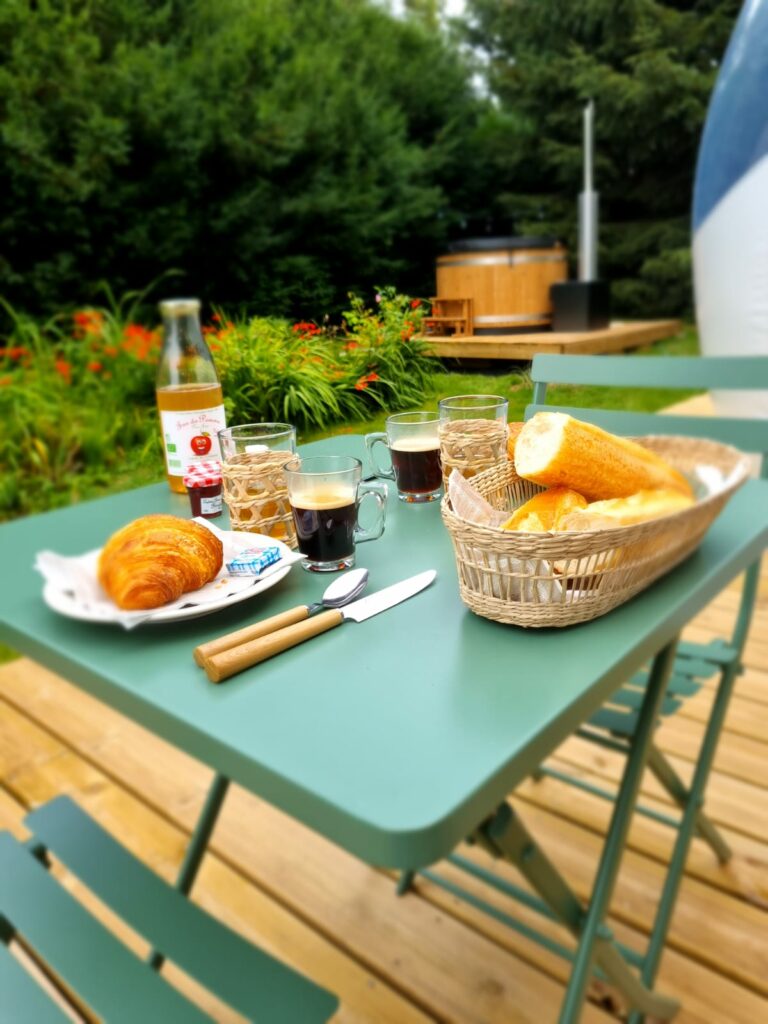 nuit insolite normandie petit-déjeuner