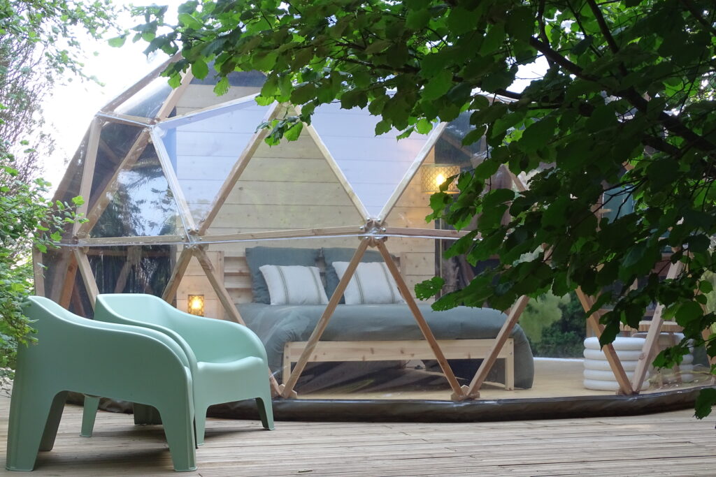 Bulle Dôme La Parenthèse Insolite vue extérieure nature terrasse