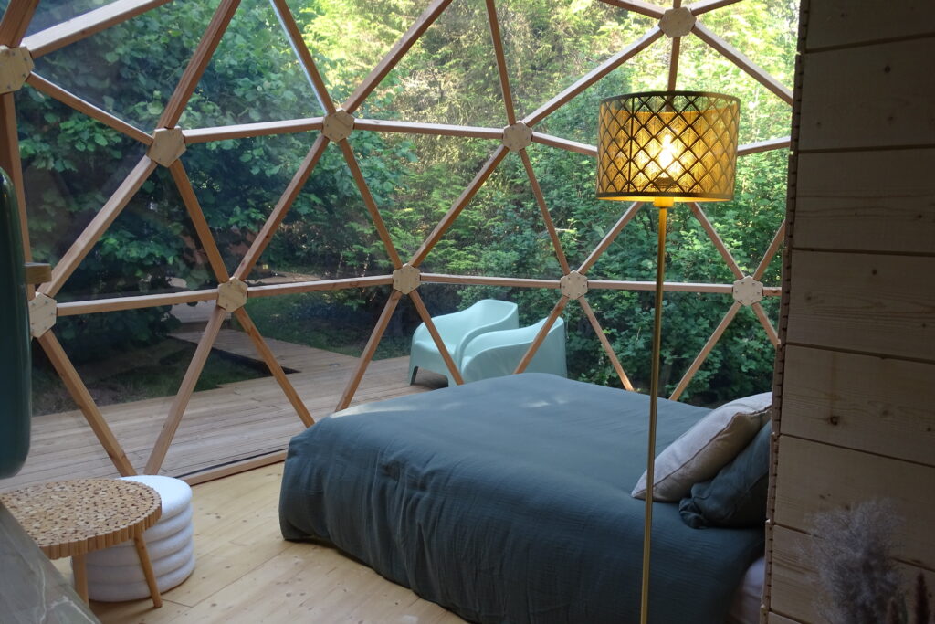 Bulle dôme vue panoramique lit
